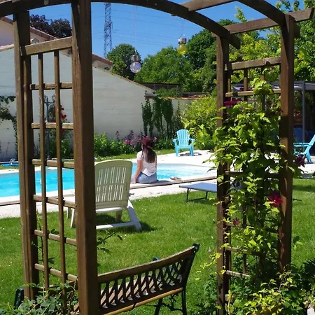 Le Cadran Solaire 게스트하우스 3*