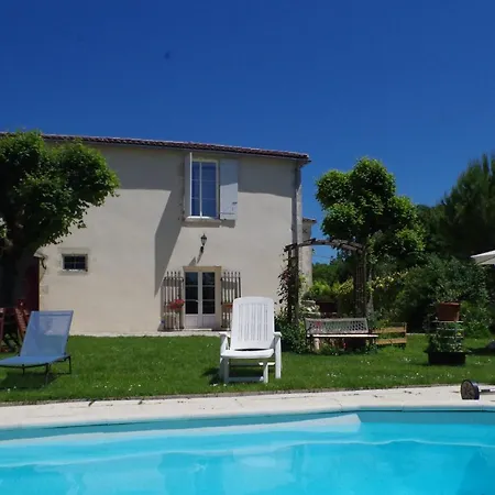 勒卡德朗索里拉旅馆 Courcelles (Charente-Maritime)